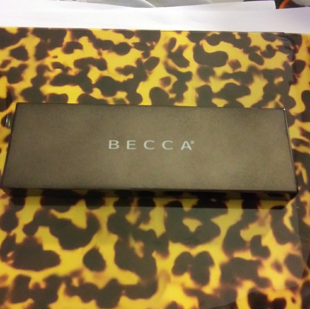 Becca rouge ombre palette